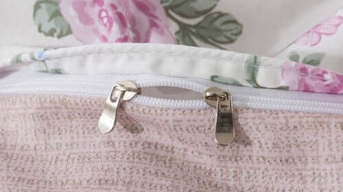 a pink rose duvet cover with zipper closure