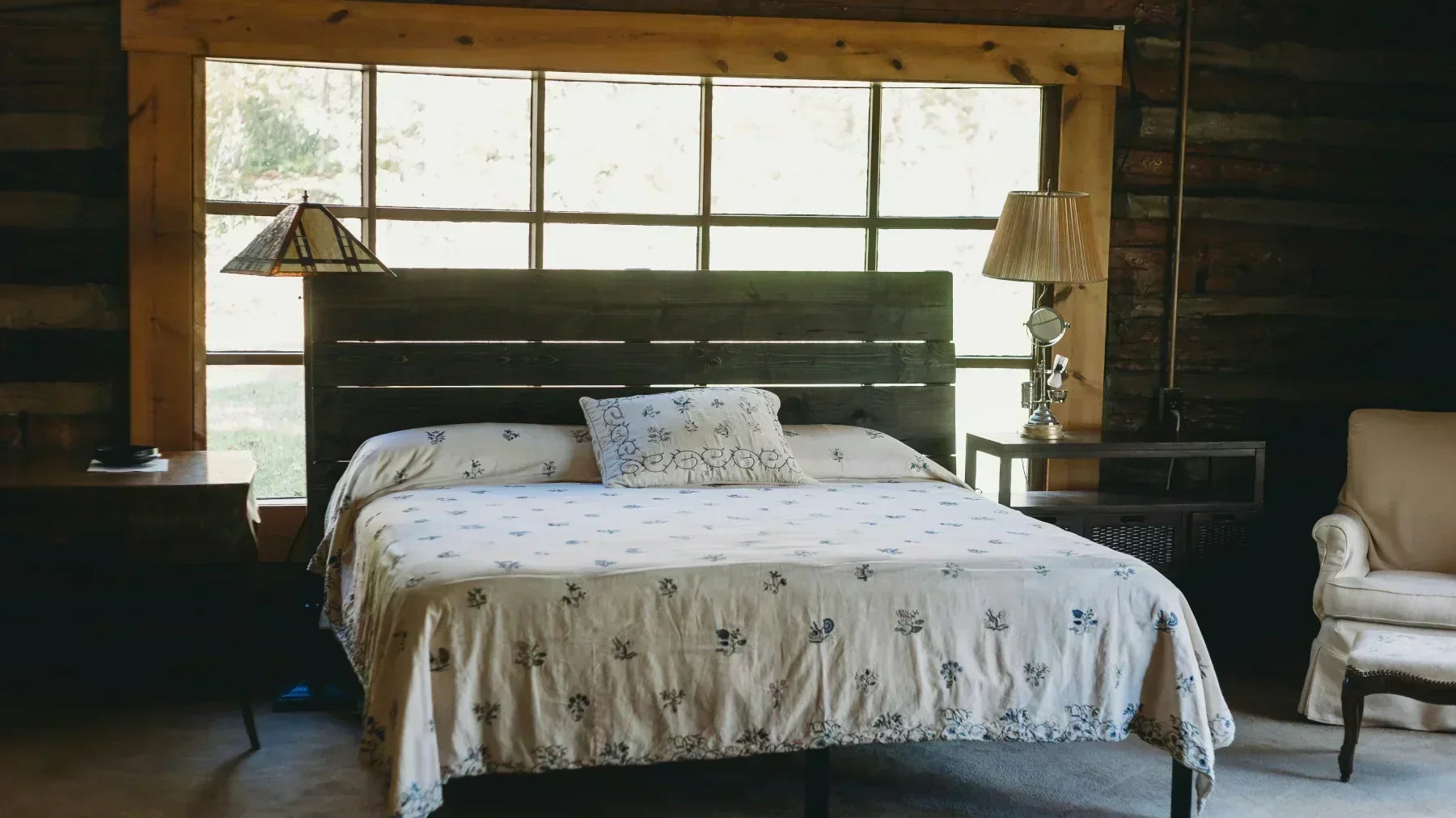 Rustic Romance: Creating a Country Bedroom with Fadfay Floral Bedding