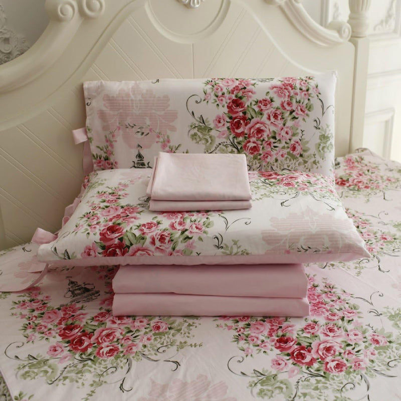 This bedroom features a FADFAY four-piece bedding sheet Set.