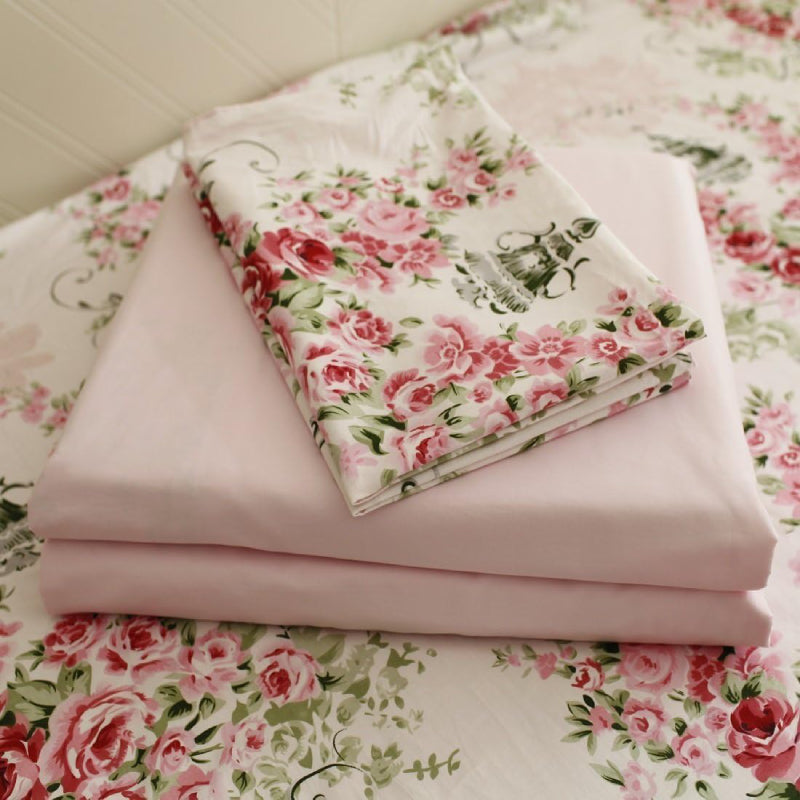 This bedroom features FADFAY's flat sheet, fitted sheet, and pillowcases.
