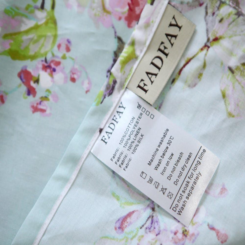 This FADFAY fitted sheet uses an elastic band design that securely wraps around the mattress, preventing it from shifting out of place.