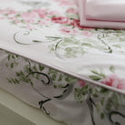 This FADFAY fitted sheet uses an elastic band design that securely wraps around the mattress, preventing it from shifting out of place.