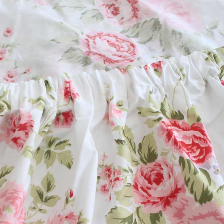 This bedroom features FADFAY's flat sheet, fitted sheet, and pillowcases.
