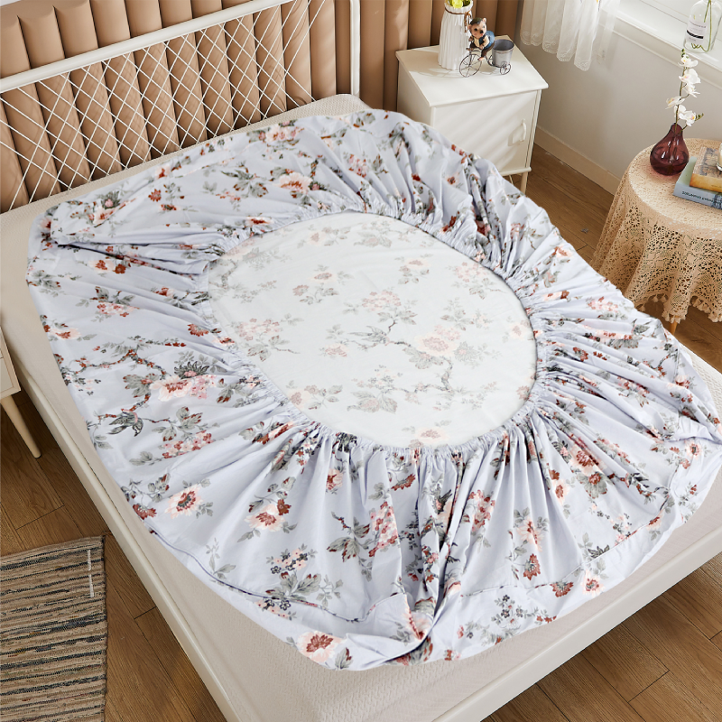 This FADFAY fitted sheet uses an elastic band design that securely wraps around the mattress, preventing it from shifting out of place.