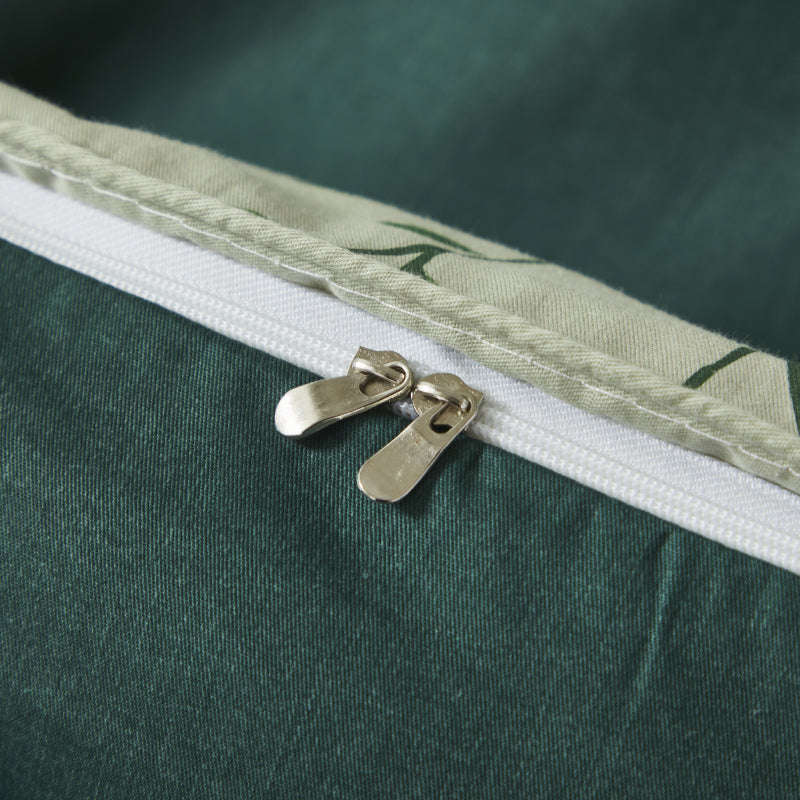 The zipper design makes FADFAY duvet covers more convenient to use.