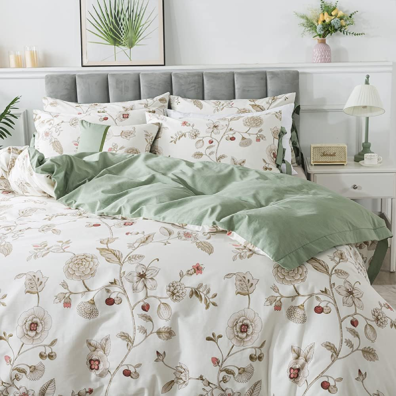 This bedroom features a FADFAY three-piece Duvet Cover Set.