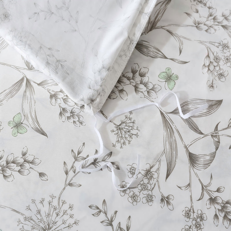 The strap design of this FADFAY makes the comforter stay neat and less prone to deformation.