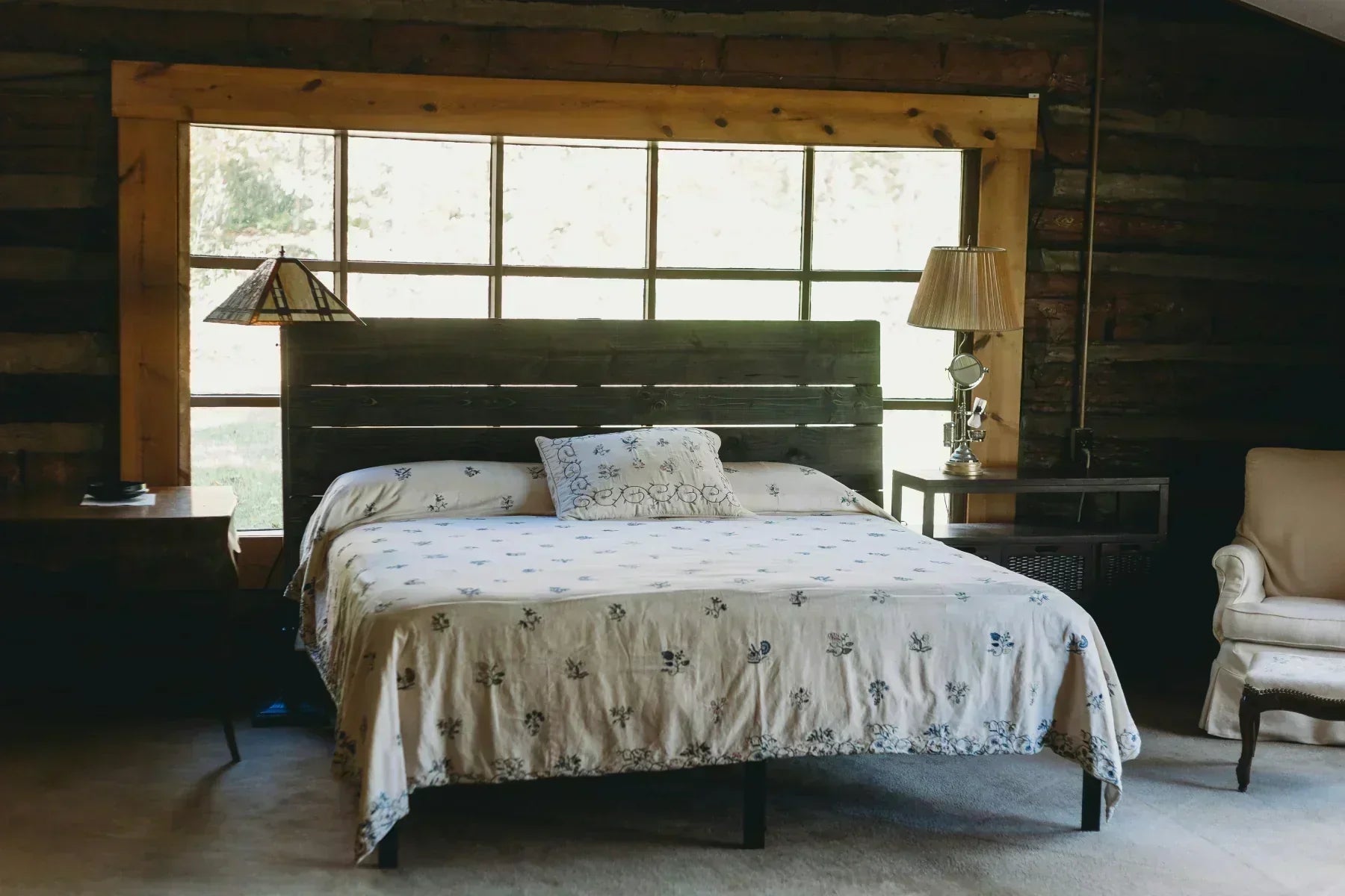 Rustic Romance: Creating a Country Bedroom with Fadfay Floral Bedding
