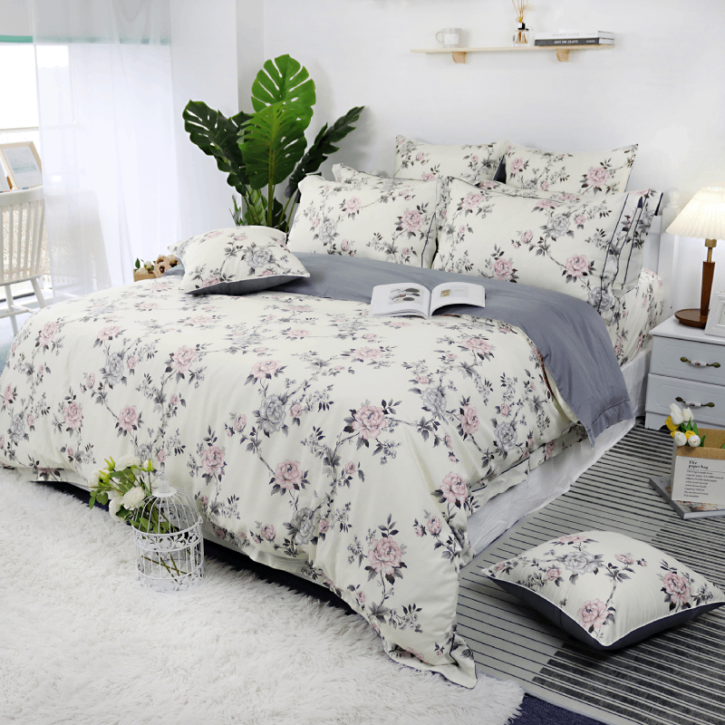 This FADFAY duvet cover is designed with pink flowers on the front and gray on the back.