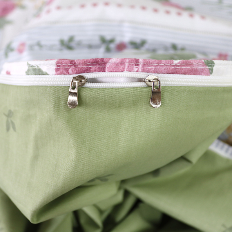 The zipper design makes FADFAY duvet covers more convenient to use.