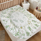 This FADFAY fitted sheet uses an elastic band design that securely wraps around the mattress, preventing it from shifting out of place.