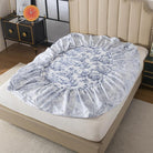 This FADFAY fitted sheet uses an elastic band design that securely wraps around the mattress, preventing it from shifting out of place.
