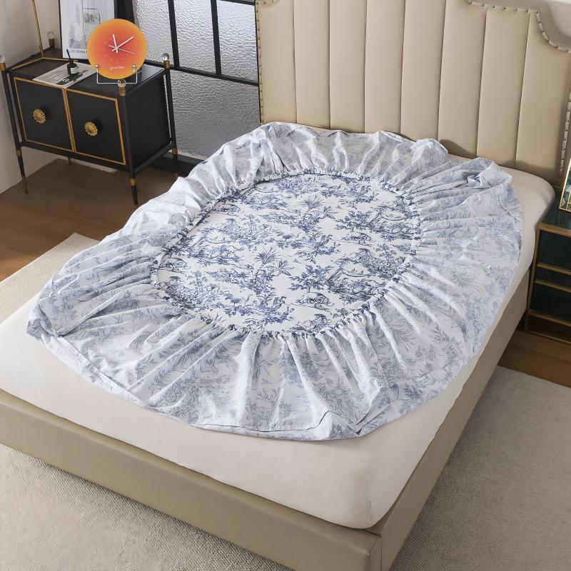 This FADFAY fitted sheet uses an elastic band design that securely wraps around the mattress, preventing it from shifting out of place.