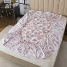 This FADFAY fitted sheet uses an elastic band design that securely wraps around the mattress, preventing it from shifting out of place.