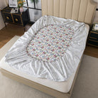 This FADFAY fitted sheet uses an elastic band design that securely wraps around the mattress, preventing it from shifting out of place.