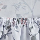 This FADFAY fitted sheet uses an elastic band design that securely wraps around the mattress, preventing it from shifting out of place.