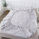 This FADFAY fitted sheet uses an elastic band design that securely wraps around the mattress, preventing it from shifting out of place.
