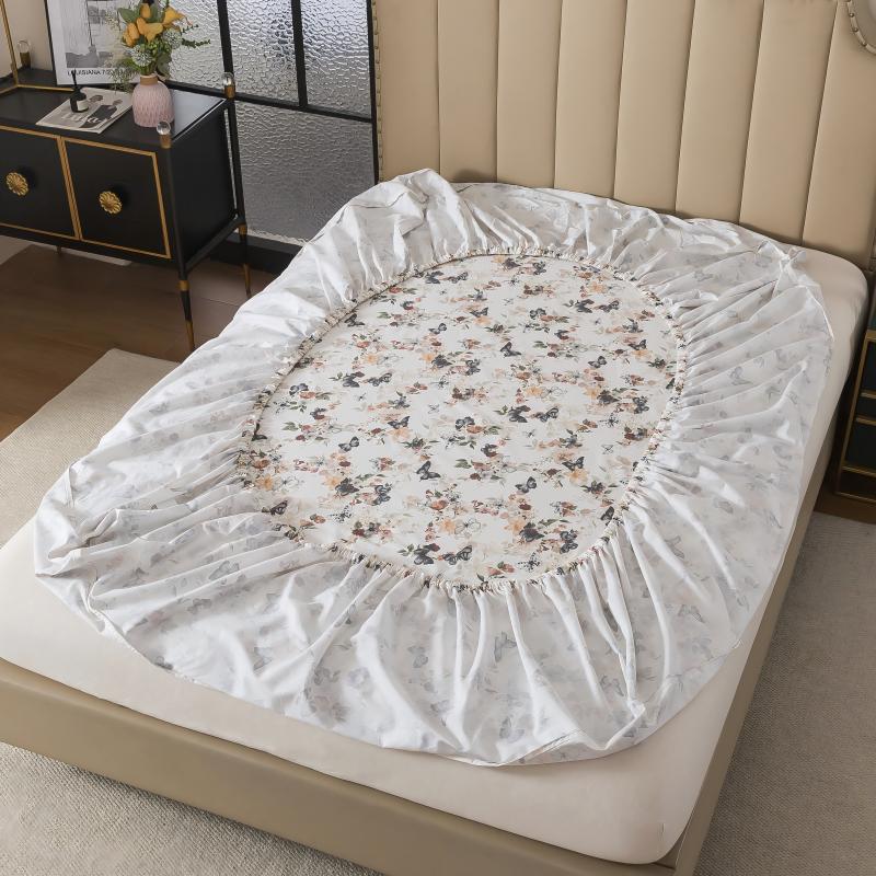 This FADFAY fitted sheet uses an elastic band design that securely wraps around the mattress, preventing it from shifting out of place.