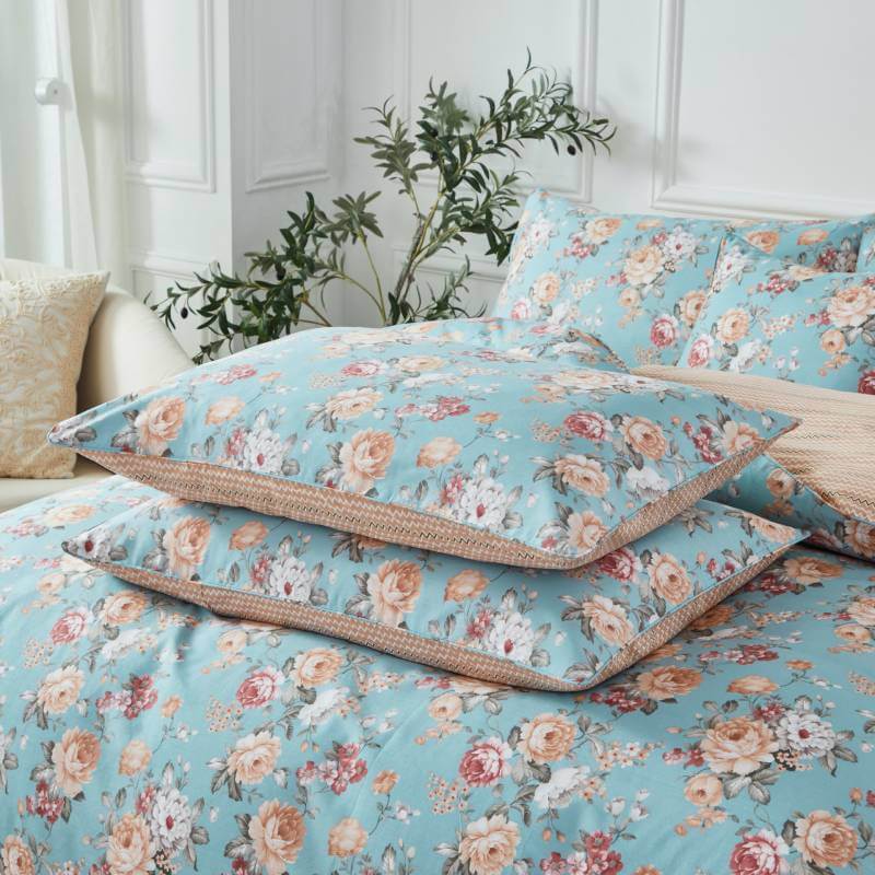 These two pillows are using FADFAY pillowcases.