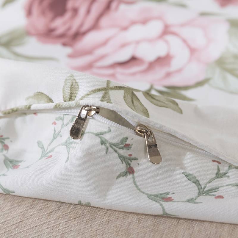 The zipper design makes FADFAY duvet covers more convenient to use.