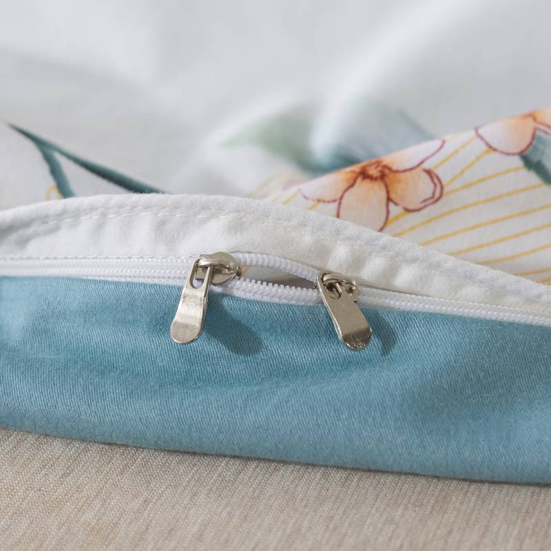 The zipper design makes FADFAY duvet covers more convenient to use.