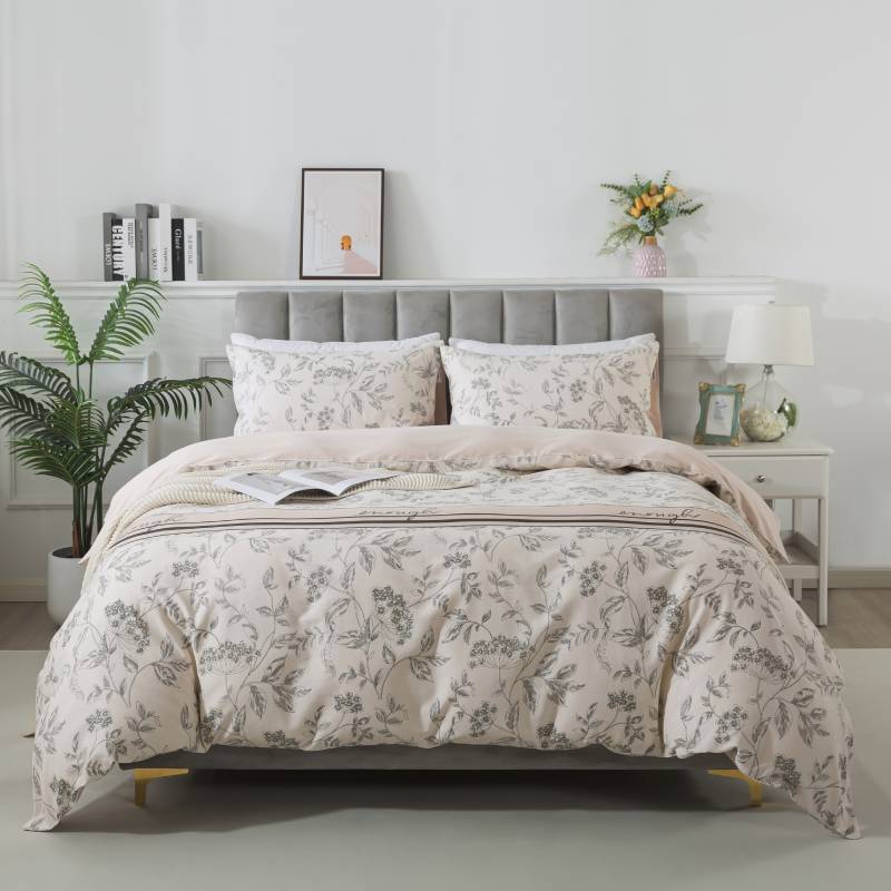 This bedroom features a FADFAY three-piece Duvet Cover Set.