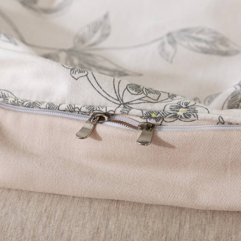 The zipper design makes FADFAY duvet covers more convenient to use.