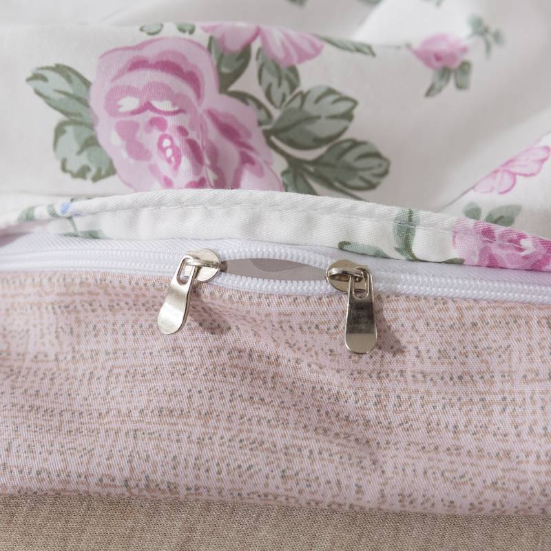 The zipper design makes FADFAY duvet covers more convenient to use.