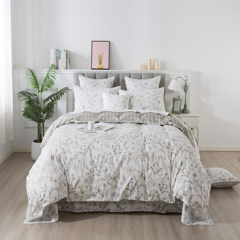 This bedroom features a FADFAY three-piece Duvet Cover Set.