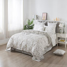 This FADFAY duvet cover set is clean and fresh overall.