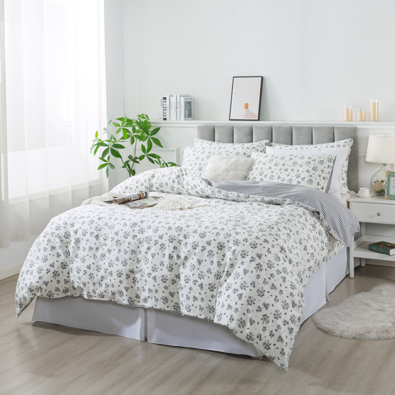 This FADFAY duvet cover set is clean and fresh overall.