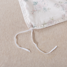 The strap design of this FADFAY makes the comforter stay neat and less prone to deformation.