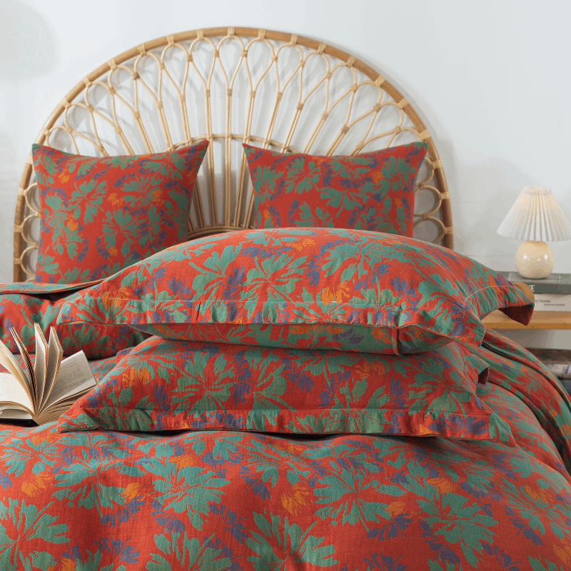 This pillowcase from FADFAY immerses you in the feeling of autumn among maple leaves.