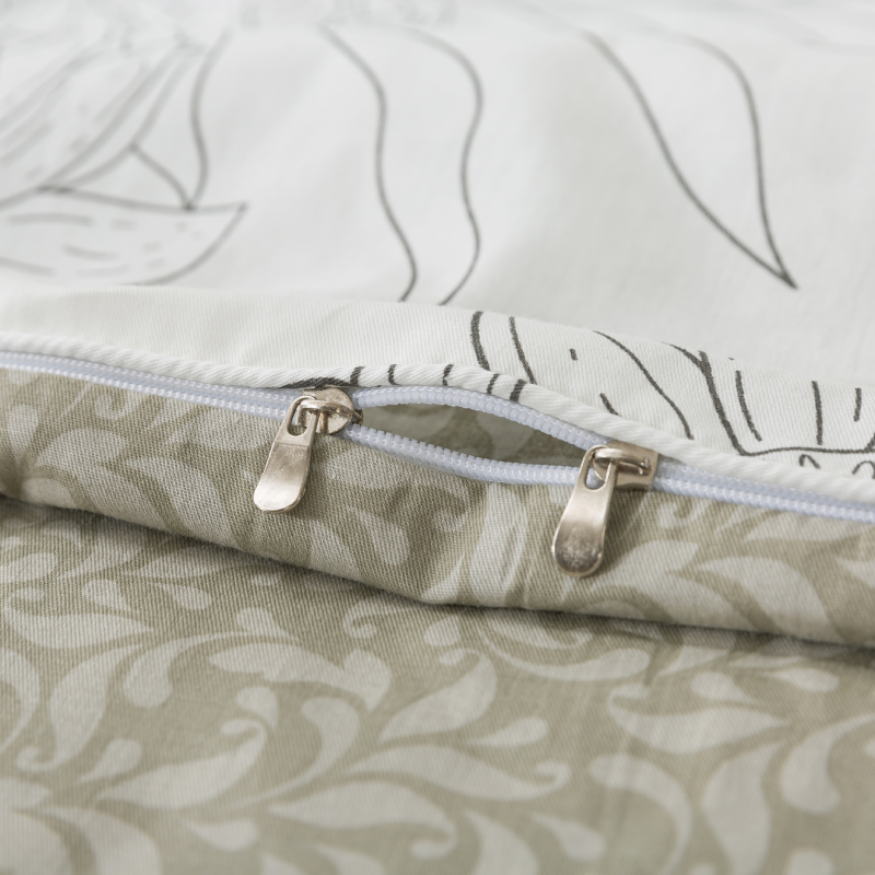 The zipper design makes FADFAY duvet covers more convenient to use.