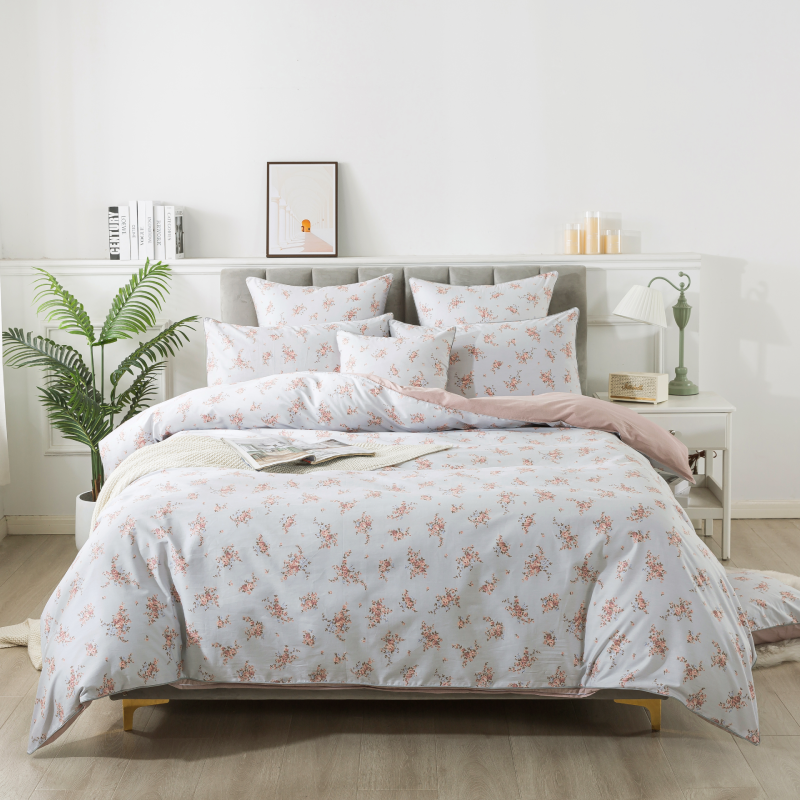 The bedroom is furnished with a FADFAY bedding set.