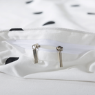 The zipper design makes FADFAY duvet covers more convenient to use.