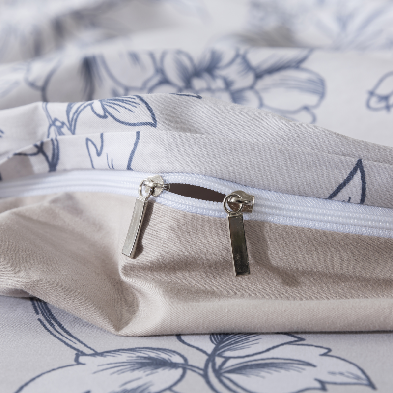 The zipper design makes FADFAY duvet covers more convenient to use.