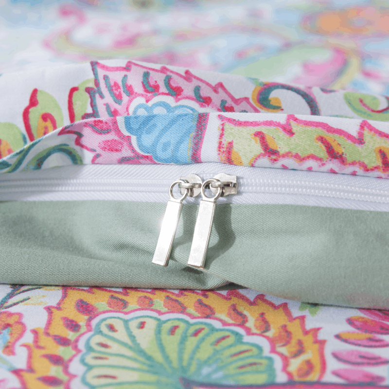 The zipper design makes FADFAY duvet covers more convenient to use.