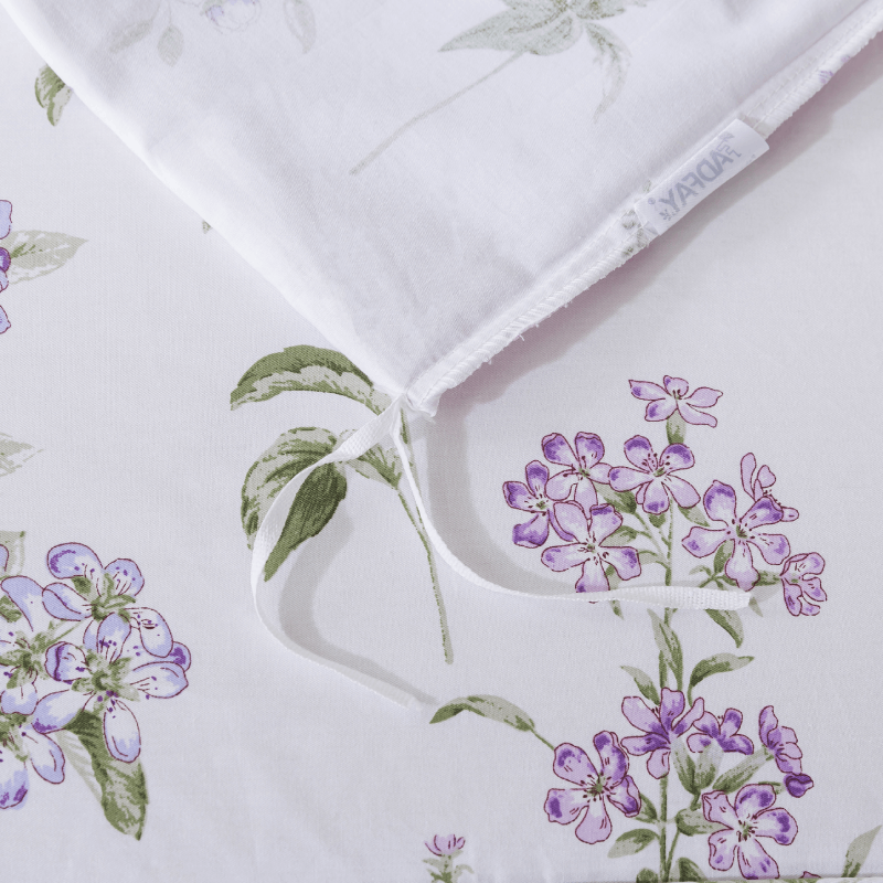 The strap design of this FADFAY makes the comforter stay neat and less prone to deformation.