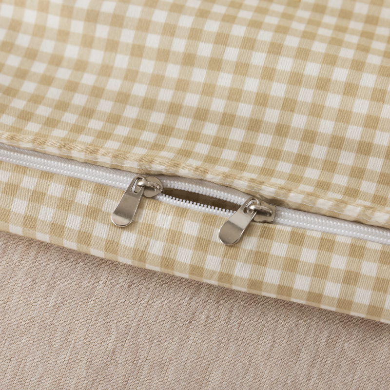 The zipper design makes FADFAY duvet covers more convenient to use.