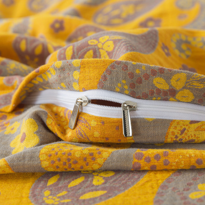 The zipper design makes FADFAY duvet covers more convenient to use.