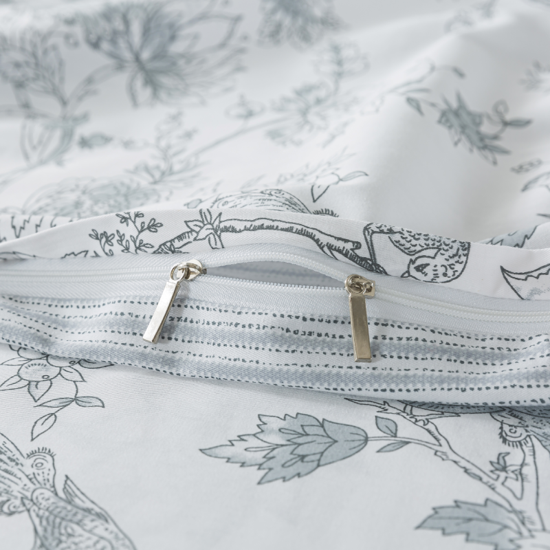 The zipper design makes FADFAY duvet covers more convenient to use.