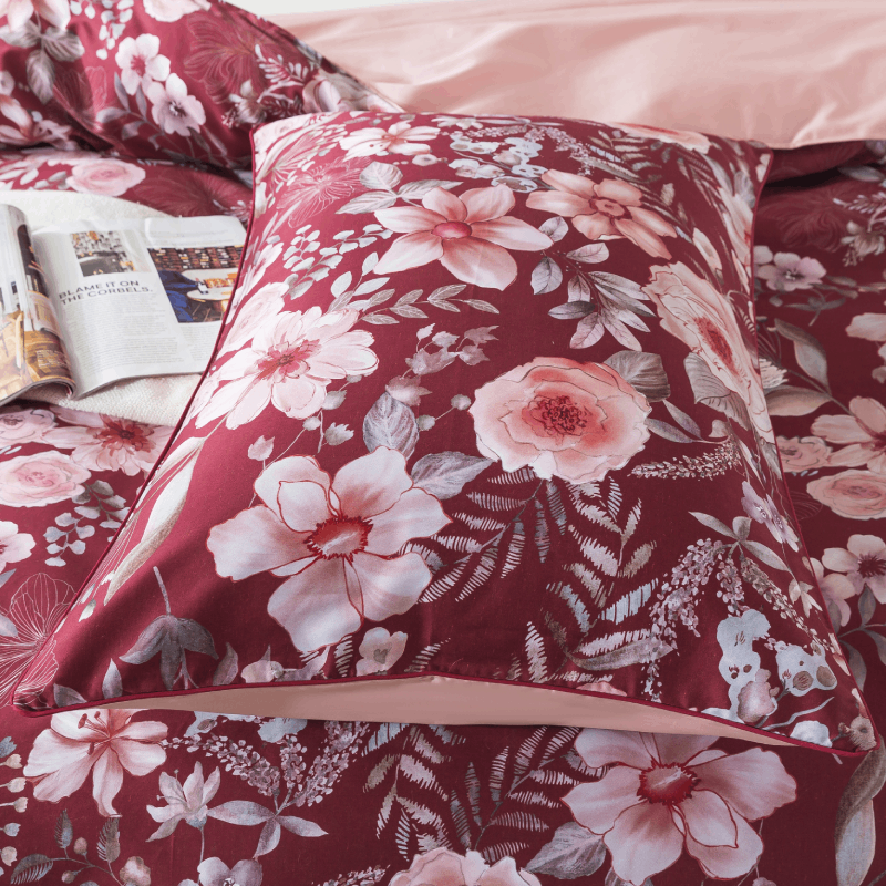 This pillowcase is adorned with a FADFAY pillowcase.