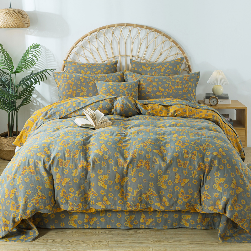 The bedroom is furnished with a FADFAY bedding set.